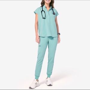 ✨Figs Zamora Sea Glass regular xs✨